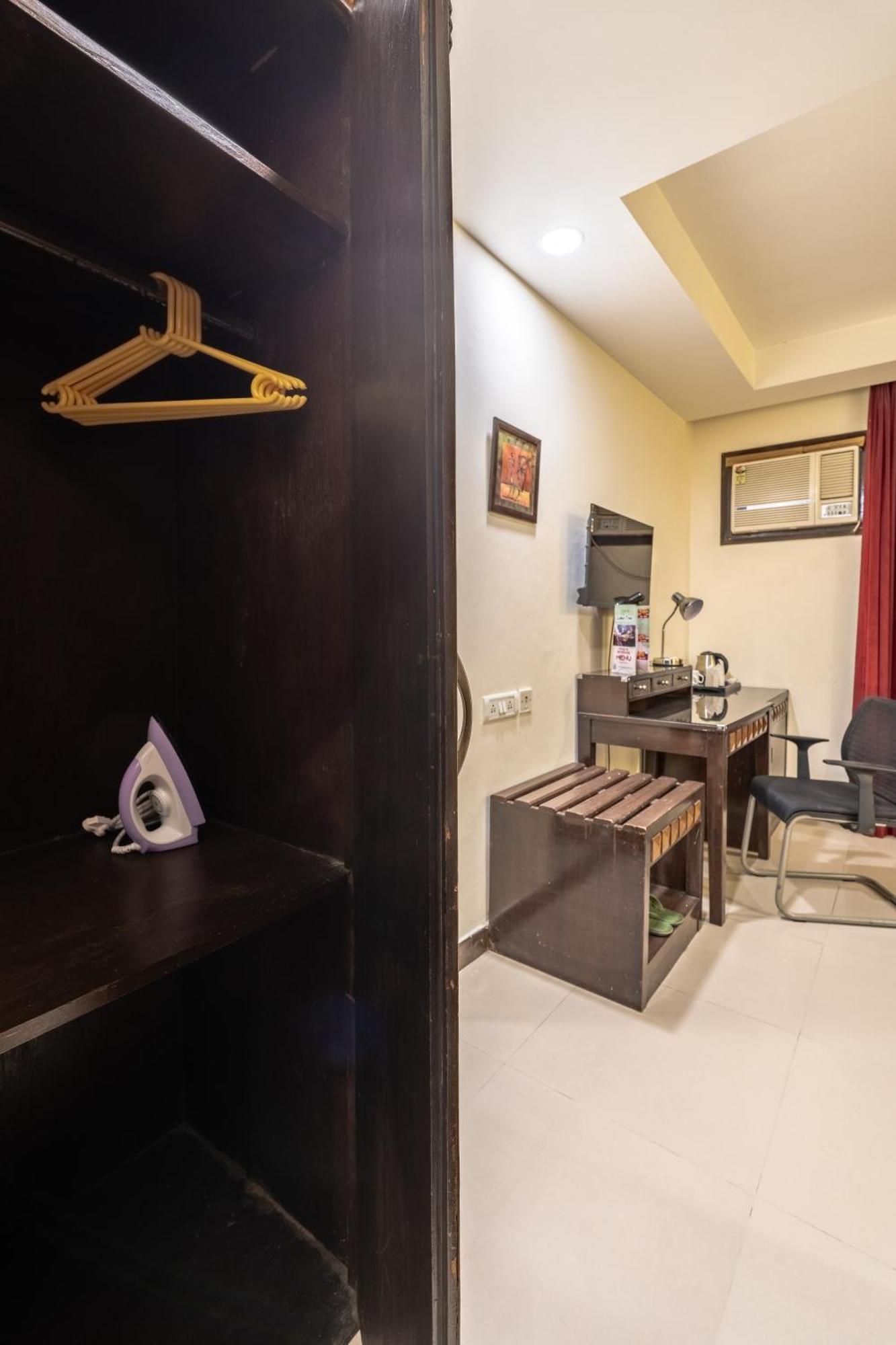 Lime Stays B&B Gk-2 At Greater Kailash Metro South Delhi Nearby Saket Select City Nuova Delhi Esterno foto